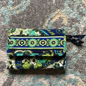 EUC Vera Bradley Rhythm and Blues Wallet